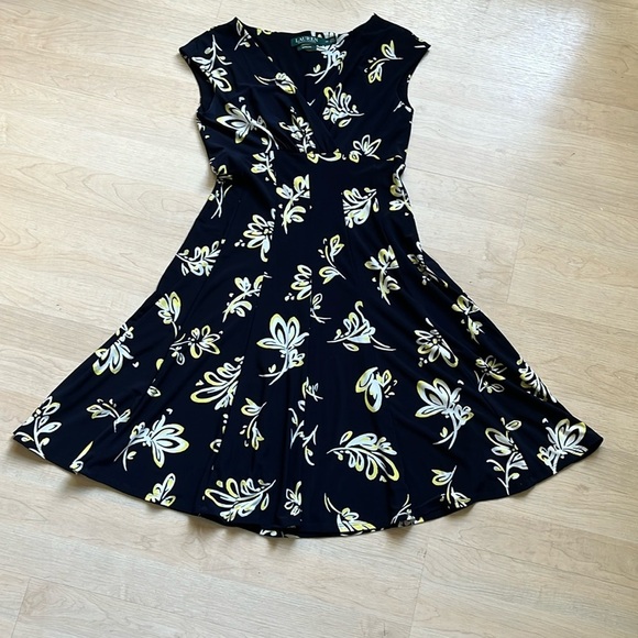 LAUREN Ralph Lauren Floral Print Fit & Flare Dress Navy Yellow Size 0 Petite - Picture 1 of 10